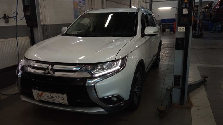Mitsubishi Outlander 2018 года, 247 564 км - вид 1
