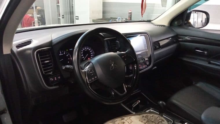 Mitsubishi Outlander, 2018 - вид 4