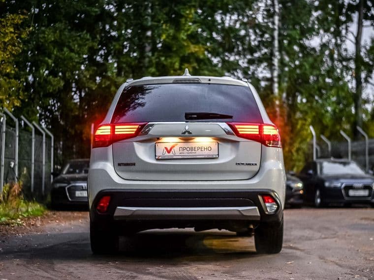 Mitsubishi Outlander, 2018 - вид 3