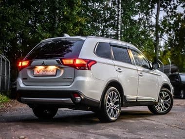 Mitsubishi Outlander 2018 года, 247 564 км - вид 2