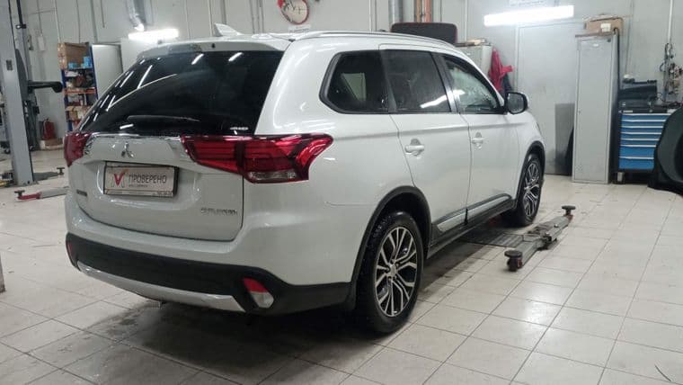 Mitsubishi Outlander, 2018 - вид 2