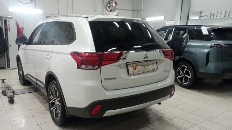 Mitsubishi Outlander, 2018 - вид 3
