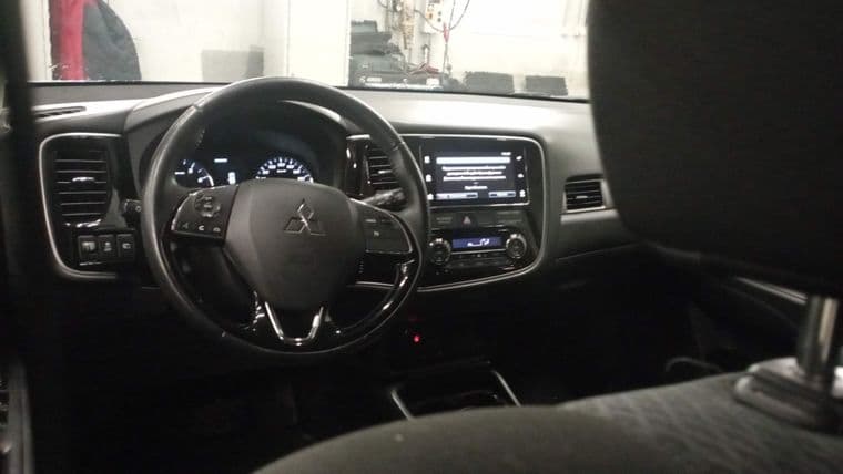 Mitsubishi Outlander, 2018 - вид 4