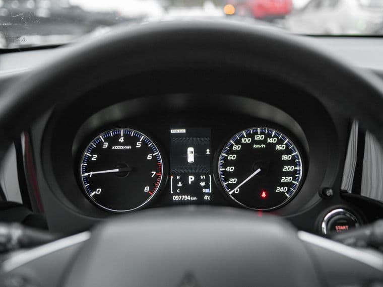 Mitsubishi Outlander, 2018 - вид 4