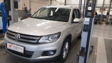 Volkswagen Tiguan 2011 года, 147 974 км - вид 1