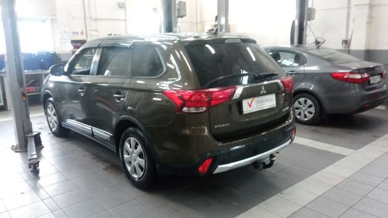 Mitsubishi Outlander, 2018 - вид 3