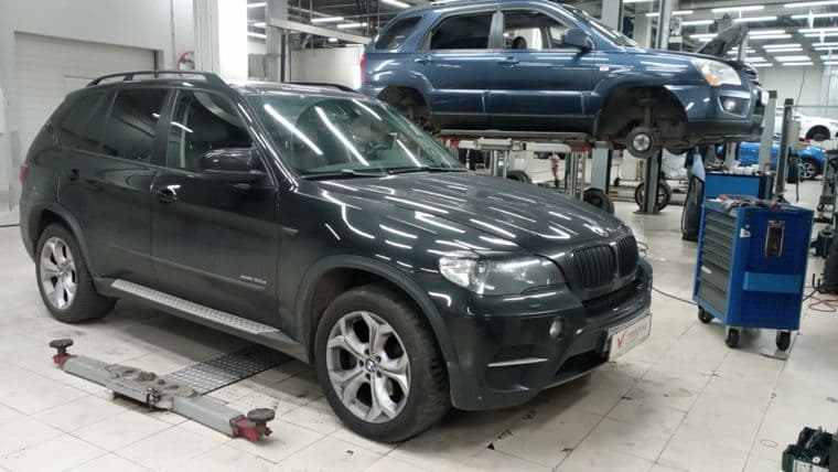BMW X5 2013 года, 237 335 км - вид 2