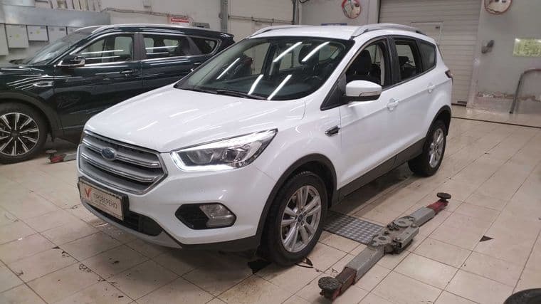 Ford Kuga 2018 года, 142 477 км - вид 1
