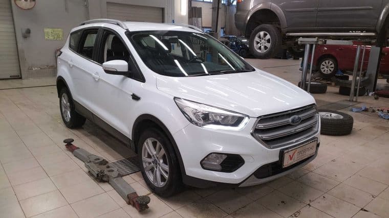 Ford Kuga 2018 года, 142 477 км - вид 2