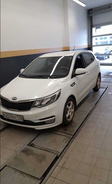 KIA Rio 2017 года, 46 000 км - вид 1