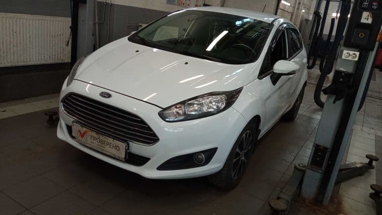 Ford Fiesta 2019 года, 140 700 км - вид 1