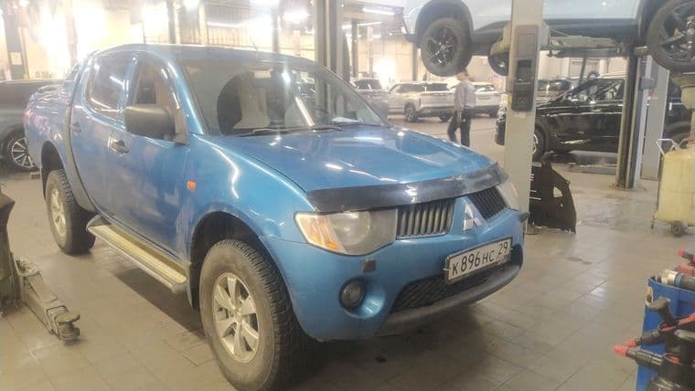 Mitsubishi L200 2007 года, 319 050 км - вид 2