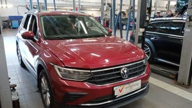 Volkswagen Tiguan 2021 года, 29 394 км - вид 2