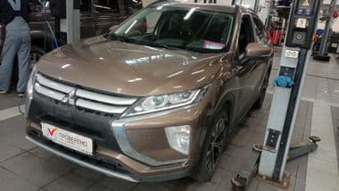 Mitsubishi Eclipse Cross 2018 года, 195 849 км - вид 1