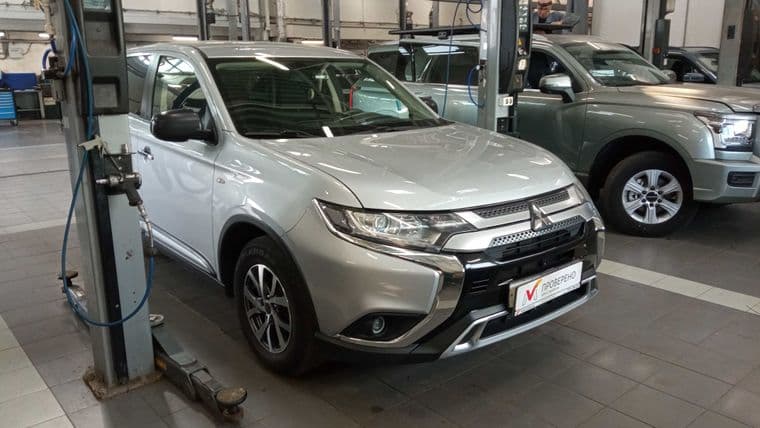 Mitsubishi Outlander, 2018 - вид 1