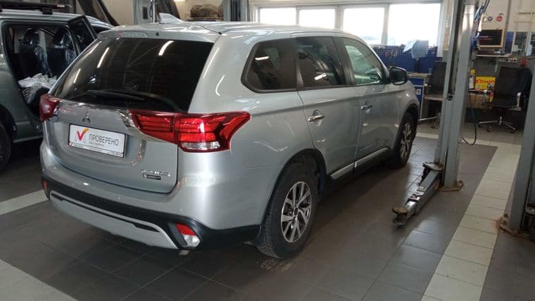 Mitsubishi Outlander, 2018 - вид 2
