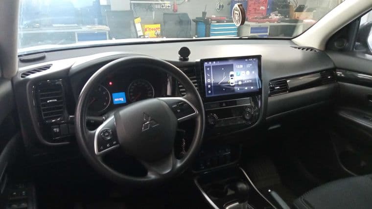 Mitsubishi Outlander, 2018 - вид 4