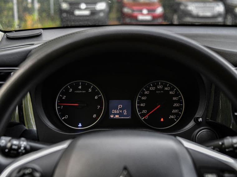 Mitsubishi Outlander, 2018 - вид 4