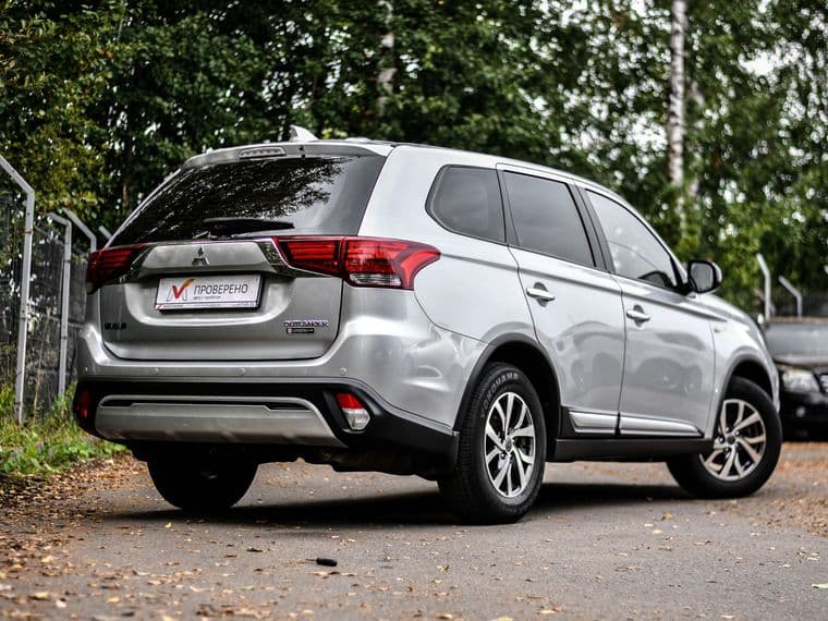 Mitsubishi Outlander, 2018 - вид 1