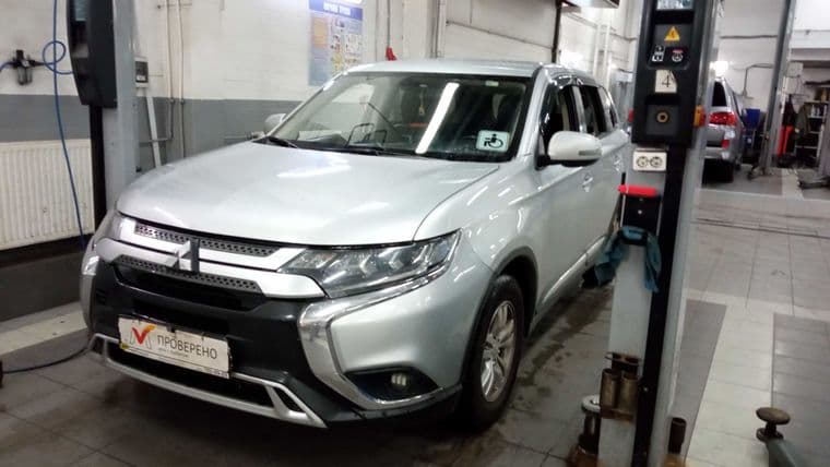 Mitsubishi Outlander 2018 года, 328 300 км | VIN 03557 - вид 1