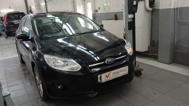 Ford Focus 2011 года, 123 990 км - вид 2