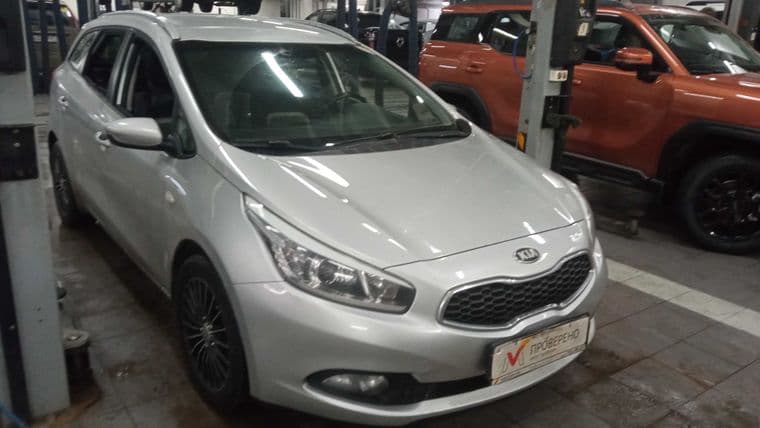KIA Ceed 2014 года, 227 391 км - вид 2