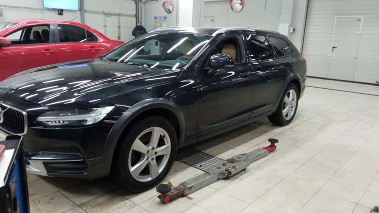 Volvo V90 Cross Country, 2019