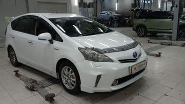 Toyota Prius Alpha 2013 года, 218 401 км - вид 2