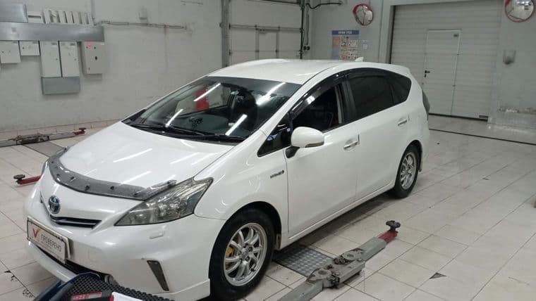 Toyota Prius Alpha, 2013