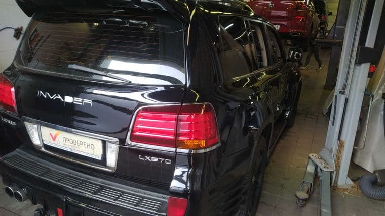 Lexus Lx, 2010 - вид 2