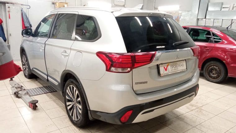 Mitsubishi Outlander, 2019 - вид 3