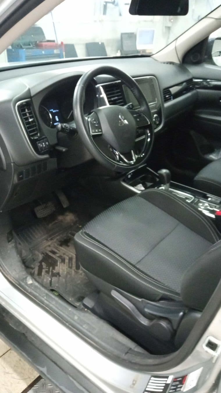 Mitsubishi Outlander, 2019 - вид 4