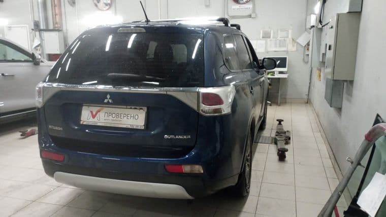 Mitsubishi Outlander 2014 года, 186 968 км - вид 2