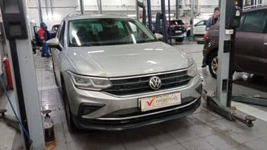 Volkswagen Tiguan 2021 года, 51 468 км - вид 2