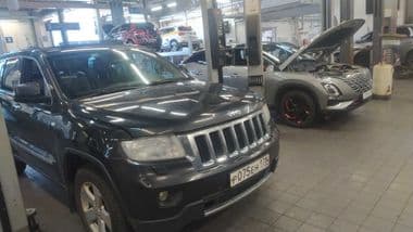 Jeep Grand Cherokee 2012 года, 275 909 км - вид 2
