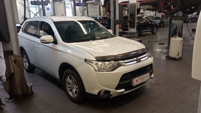 Mitsubishi Outlander, 2014 - вид 2