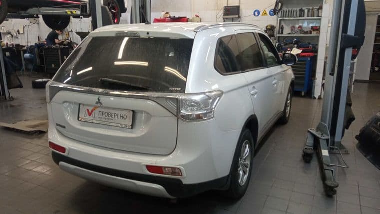 Mitsubishi Outlander, 2014 - вид 3