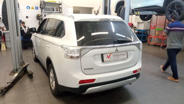 Mitsubishi Outlander, 2014 - вид 4