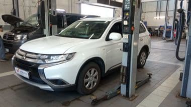 Mitsubishi Outlander 2017 года, 105 103 км - вид 1