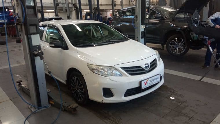 Toyota Corolla 2010 года, 254 539 км - вид 2