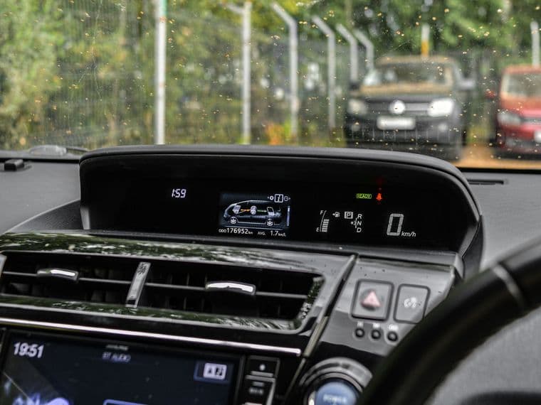 Toyota Prius Alpha, 2016 - вид 4