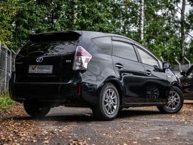 Toyota Prius Alpha 2016 года, 176 943 км - вид 2