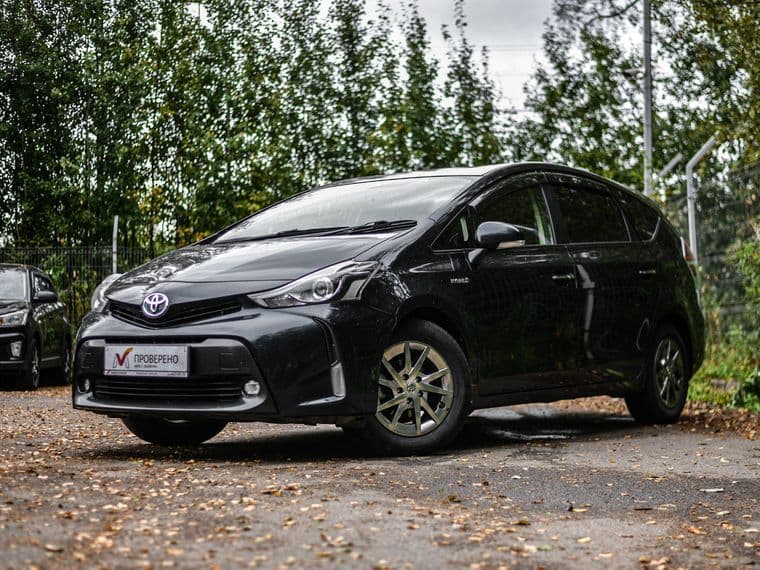 Toyota Prius Alpha, 2016