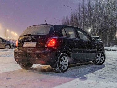 Kia Rio 2010 года, 151 218 км - вид 2