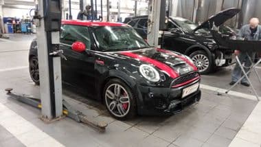 MINI John Cooper Works 2017 года, 145 000 км - вид 2