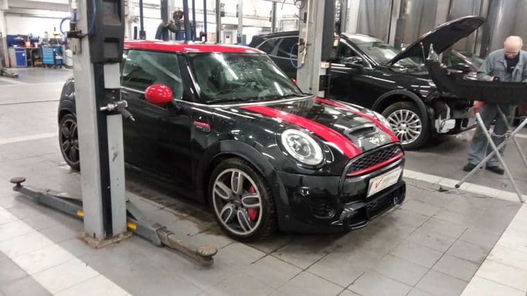 MINI John Cooper Works 2017 года, 145 000 км - вид 2