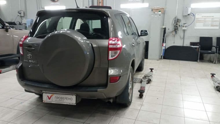 Toyota RAV4, 2011 - вид 2