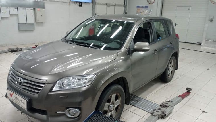 Toyota RAV4, 2011