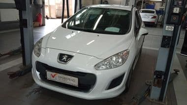 Peugeot 308 2012 года, 147 355 км - вид 1