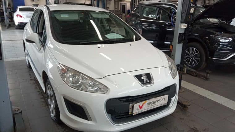 Peugeot 308 2012 года, 147 355 км - вид 2
